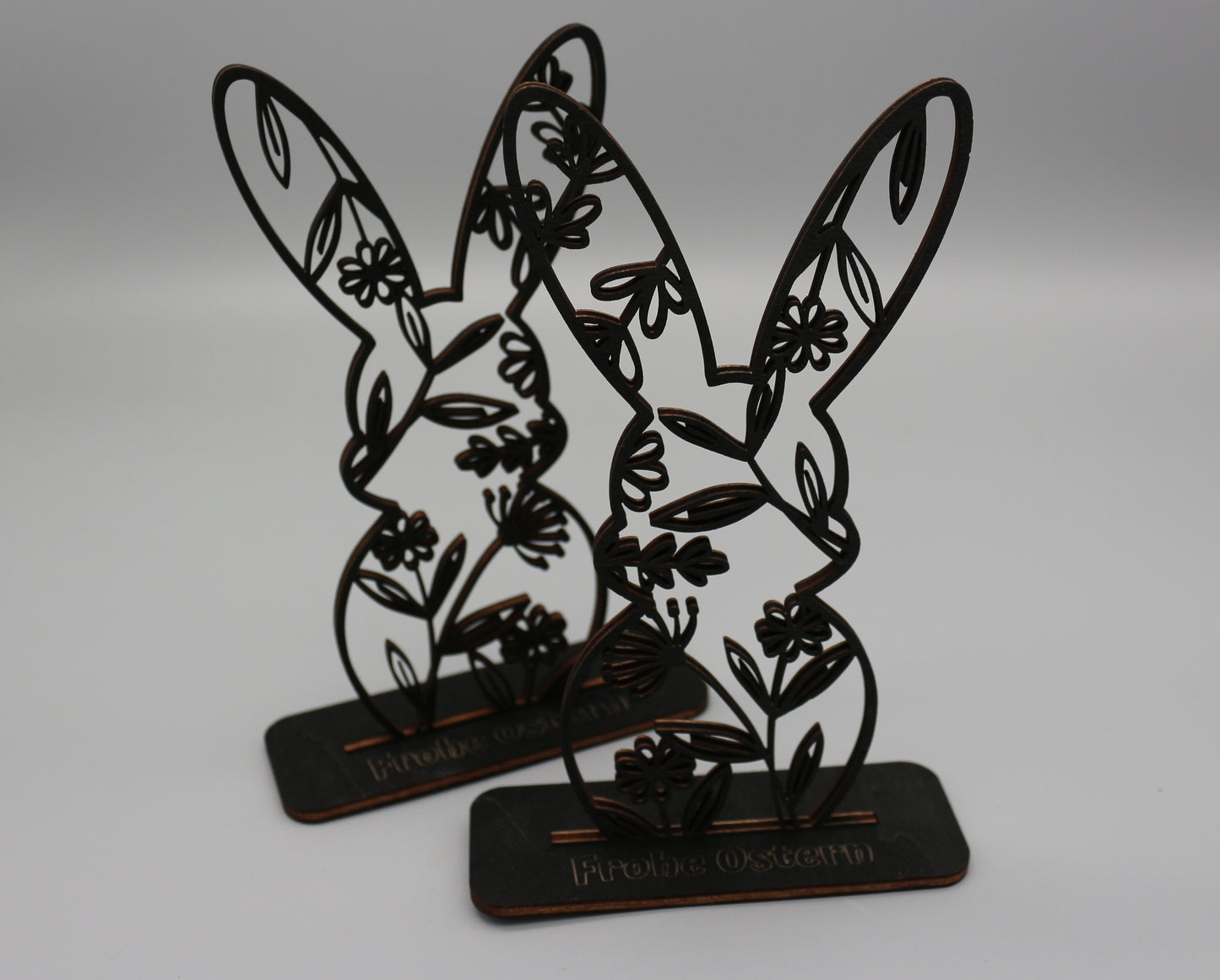 Hase mit Blumenmuster
