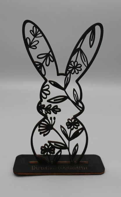 Hase mit Blumenmuster